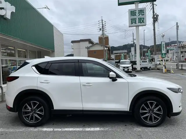 マツダ ＣＸ－５ XD Lパッケージ 岐阜県 2017(平29)年 5.5万km スノーフレイクホワイトパールマイカ 純正ナビ　/(フルセグ/CD/DVD/SD/AUX/USB/Bluetooth)　/Bカメラ　/BOSEサウンド　/レーダークルーズコントロール　/HUD　/レーンキープアシスト　/TCS　/パワーバックドア　/LEDオートライト/フォグランプ/電動格納ウィンカーミラー　/ETC　/BSM　/前方ドライブレコーダー/ステアリングヒーター　/全席シートヒーター/レザーシート/スマートキー/アイドリングストップ/記録簿/取扱説明書/保証書