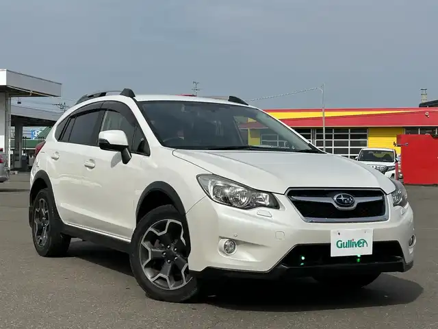 スバル インプレッサ ＸＶ 2．0i－L アイサイト 道東・釧路十勝 2013(平25)年 7万km サテンホワイトパール 4WD/アイサイト/・プリクラッシュブレーキ/・追従付きクルーズコントロール/・AT誤発進抑制制御/・車線逸脱警報/・ふらつき警報/・先行車発進お知らせ機能/社外メモリーナビ/（DVD/BT）/フルセグTV/バックカメラ/運転席パワーシート/パドルシフト/ワイパーデアイサー/衝突軽減ブレーキ/レーンキープアシスト/HIDヘッドライト/フォグランプ/純正17インチAW付き/ETC/ルーフレール/スマートキー/スペアキー