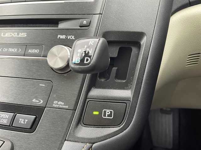 レクサス ＨＳ 250h バージョンI 富山県 2015(平27)年 5万km ソニッククォーツ 純正ナビ（AM/FM/CD/DVD/BD/AUX/USB/BT）/フルセグTV/バックカメラ/クルーズコントロール/横滑り防止装置/レザーシート/D席メモリ付きシート/前席ベンチレーション/前席パワーシート/ビルトインETC/LEDヘッドライト/オートライト/純正17インチAW/スマートキー×２/プッシュスタート/取扱説明書/保証書