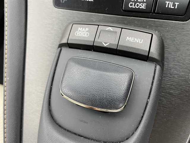 レクサス ＨＳ 250h バージョンI 富山県 2015(平27)年 5万km ソニッククォーツ 純正ナビ（AM/FM/CD/DVD/BD/AUX/USB/BT）/フルセグTV/バックカメラ/クルーズコントロール/横滑り防止装置/レザーシート/D席メモリ付きシート/前席ベンチレーション/前席パワーシート/ビルトインETC/LEDヘッドライト/オートライト/純正17インチAW/スマートキー×２/プッシュスタート/取扱説明書/保証書