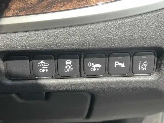 ホンダ レジェンド ハイブリッド EX 秋田県 2015(平27)年 4.6万km グラファイトラスターメタリック ４WD/衝突軽減システム/LEDヘッドライト/純正HDDナビ/フルセグ/マルチビューカメラシステム（全方位カメラ）/ホンダ純正19インチアルミ（夏タイヤ装着）/スマートキー/本革レザーシート/アイドリングストップ/プッシュスタート/コーナーセンサー/アダプティブクルーズコントロール追従走行有/レーンキープアシスト/オートマチックハイビーム/ステアリングスイッチ/電動パーキングブレーキ/ブレーキホールド機能/前席パワーシート/メモリー付パワーシート/全席シートヒーター/全席エアシート/ドライブレコーダー/ETC/ブラインドスポットモニター/パドルシフト/サンルーフ/純正フロアマット/社外ドアバイザー/オートライト/オートエアコン/パワーステアリング/パワーウィンドウ/横滑り防止/盗難防止装置/寒冷地仕様/電動格納ウィンカーミラー/キーレスエントリー/保証書/取扱説明書/記録簿/スペアキー1本有