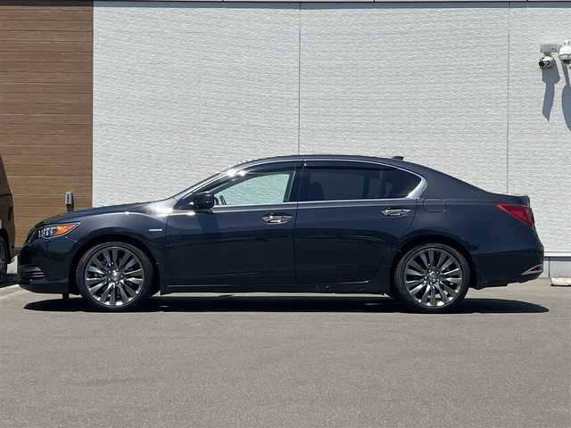 ホンダ レジェンド ハイブリッド EX 秋田県 2015(平27)年 4.6万km グラファイトラスターメタリック ・４WD/・衝突軽減システム/・LEDヘッドライト/・純正HDDナビ（DVD/CD再生可能）/・フルセグ/・マルチビューカメラシステム（全方位カメラ）/・ホンダ純正19インチアルミ（夏タイヤ装着）/・スマートキー/・本革シート/・アイドリングストップ/・プッシュスタート/・コーナーセンサー/・アダプティブクルーズコントロール/・レーンキープアシスト/・オートマチックハイビーム/・ステアリングスイッチ/・電動パーキングブレーキ/・ブレーキホールド機能/・前席パワーシート（メモリー付き）/・前席シートヒーター/前席エアシート/・ドライブレコーダー/・ETC/・ブラインドスポットモニター/・パドルシフト/・サンルーフ/・純正フロアマット/・ドアバイザー/・オートライト/・オートエアコン/・パワーステアリング/・パワーウィンドウ/・横滑り防止/・盗難防止装置/・電動格納ウィンカーミラー/・キーレスエントリー