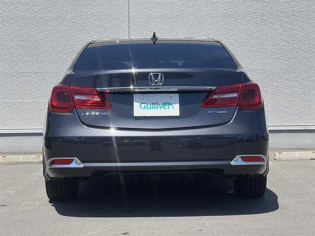 ホンダ レジェンド ハイブリッド EX 秋田県 2015(平27)年 4.6万km グラファイトラスターメタリック ・４WD/・衝突軽減システム/・LEDヘッドライト/・純正HDDナビ（DVD/CD再生可能）/・フルセグ/・マルチビューカメラシステム（全方位カメラ）/・ホンダ純正19インチアルミ（夏タイヤ装着）/・スマートキー/・本革シート/・アイドリングストップ/・プッシュスタート/・コーナーセンサー/・アダプティブクルーズコントロール/・レーンキープアシスト/・オートマチックハイビーム/・ステアリングスイッチ/・電動パーキングブレーキ/・ブレーキホールド機能/・前席パワーシート（メモリー付き）/・前席シートヒーター/前席エアシート/・ドライブレコーダー/・ETC/・ブラインドスポットモニター/・パドルシフト/・サンルーフ/・純正フロアマット/・ドアバイザー/・オートライト/・オートエアコン/・パワーステアリング/・パワーウィンドウ/・横滑り防止/・盗難防止装置/・電動格納ウィンカーミラー/・キーレスエントリー