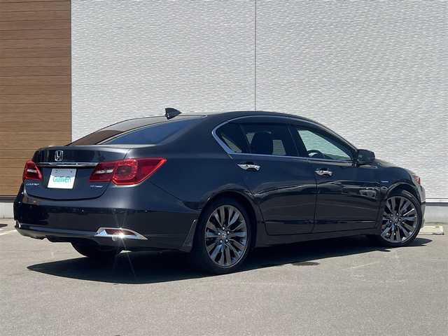 ホンダ レジェンド ハイブリッド EX 秋田県 2015(平27)年 4.6万km グラファイトラスターメタリック ・４WD/・衝突軽減システム/・LEDヘッドライト/・純正HDDナビ（DVD/CD再生可能）/・フルセグ/・マルチビューカメラシステム（全方位カメラ）/・ホンダ純正19インチアルミ（夏タイヤ装着）/・スマートキー/・本革シート/・アイドリングストップ/・プッシュスタート/・コーナーセンサー/・アダプティブクルーズコントロール/・レーンキープアシスト/・オートマチックハイビーム/・ステアリングスイッチ/・電動パーキングブレーキ/・ブレーキホールド機能/・前席パワーシート（メモリー付き）/・前席シートヒーター/前席エアシート/・ドライブレコーダー/・ETC/・ブラインドスポットモニター/・パドルシフト/・サンルーフ/・純正フロアマット/・ドアバイザー/・オートライト/・オートエアコン/・パワーステアリング/・パワーウィンドウ/・横滑り防止/・盗難防止装置/・電動格納ウィンカーミラー/・キーレスエントリー