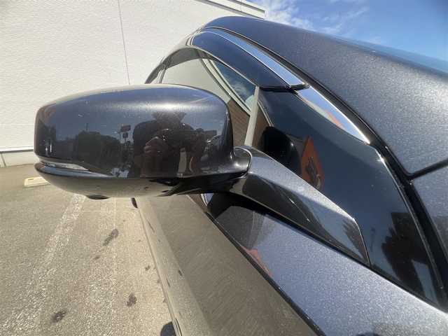 ホンダ レジェンド ハイブリッド EX 秋田県 2015(平27)年 4.6万km グラファイトラスターメタリック ・４WD/・衝突軽減システム/・LEDヘッドライト/・純正HDDナビ（DVD/CD再生可能）/・フルセグ/・マルチビューカメラシステム（全方位カメラ）/・ホンダ純正19インチアルミ（夏タイヤ装着）/・スマートキー/・本革シート/・アイドリングストップ/・プッシュスタート/・コーナーセンサー/・アダプティブクルーズコントロール/・レーンキープアシスト/・オートマチックハイビーム/・ステアリングスイッチ/・電動パーキングブレーキ/・ブレーキホールド機能/・前席パワーシート（メモリー付き）/・前席シートヒーター/前席エアシート/・ドライブレコーダー/・ETC/・ブラインドスポットモニター/・パドルシフト/・サンルーフ/・純正フロアマット/・ドアバイザー/・オートライト/・オートエアコン/・パワーステアリング/・パワーウィンドウ/・横滑り防止/・盗難防止装置/・電動格納ウィンカーミラー/・キーレスエントリー