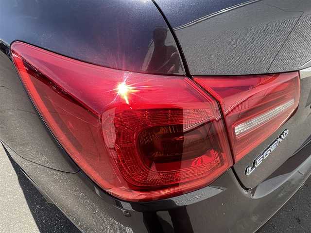 ホンダ レジェンド ハイブリッド EX 秋田県 2015(平27)年 4.6万km グラファイトラスターメタリック ・４WD/・衝突軽減システム/・LEDヘッドライト/・純正HDDナビ（DVD/CD再生可能）/・フルセグ/・マルチビューカメラシステム（全方位カメラ）/・ホンダ純正19インチアルミ（夏タイヤ装着）/・スマートキー/・本革シート/・アイドリングストップ/・プッシュスタート/・コーナーセンサー/・アダプティブクルーズコントロール/・レーンキープアシスト/・オートマチックハイビーム/・ステアリングスイッチ/・電動パーキングブレーキ/・ブレーキホールド機能/・前席パワーシート（メモリー付き）/・前席シートヒーター/前席エアシート/・ドライブレコーダー/・ETC/・ブラインドスポットモニター/・パドルシフト/・サンルーフ/・純正フロアマット/・ドアバイザー/・オートライト/・オートエアコン/・パワーステアリング/・パワーウィンドウ/・横滑り防止/・盗難防止装置/・電動格納ウィンカーミラー/・キーレスエントリー