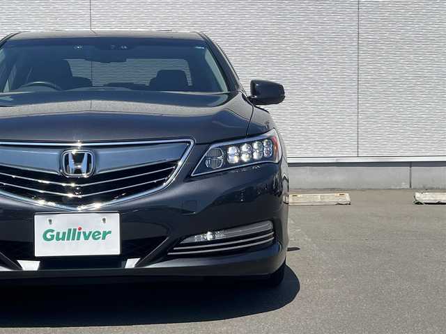 ホンダ レジェンド ハイブリッド EX 秋田県 2015(平27)年 4.6万km グラファイトラスターメタリック ・４WD/・衝突軽減システム/・LEDヘッドライト/・純正HDDナビ（DVD/CD再生可能）/・フルセグ/・マルチビューカメラシステム（全方位カメラ）/・ホンダ純正19インチアルミ（夏タイヤ装着）/・スマートキー/・本革シート/・アイドリングストップ/・プッシュスタート/・コーナーセンサー/・アダプティブクルーズコントロール/・レーンキープアシスト/・オートマチックハイビーム/・ステアリングスイッチ/・電動パーキングブレーキ/・ブレーキホールド機能/・前席パワーシート（メモリー付き）/・前席シートヒーター/前席エアシート/・ドライブレコーダー/・ETC/・ブラインドスポットモニター/・パドルシフト/・サンルーフ/・純正フロアマット/・ドアバイザー/・オートライト/・オートエアコン/・パワーステアリング/・パワーウィンドウ/・横滑り防止/・盗難防止装置/・電動格納ウィンカーミラー/・キーレスエントリー