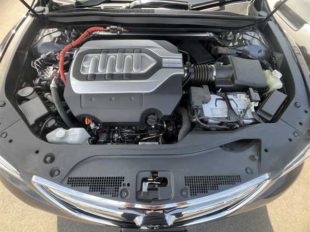 ホンダ レジェンド ハイブリッド EX 秋田県 2015(平27)年 4.6万km グラファイトラスターメタリック ・４WD/・衝突軽減システム/・LEDヘッドライト/・純正HDDナビ（DVD/CD再生可能）/・フルセグ/・マルチビューカメラシステム（全方位カメラ）/・ホンダ純正19インチアルミ（夏タイヤ装着）/・スマートキー/・本革シート/・アイドリングストップ/・プッシュスタート/・コーナーセンサー/・アダプティブクルーズコントロール/・レーンキープアシスト/・オートマチックハイビーム/・ステアリングスイッチ/・電動パーキングブレーキ/・ブレーキホールド機能/・前席パワーシート（メモリー付き）/・前席シートヒーター/前席エアシート/・ドライブレコーダー/・ETC/・ブラインドスポットモニター/・パドルシフト/・サンルーフ/・純正フロアマット/・ドアバイザー/・オートライト/・オートエアコン/・パワーステアリング/・パワーウィンドウ/・横滑り防止/・盗難防止装置/・電動格納ウィンカーミラー/・キーレスエントリー