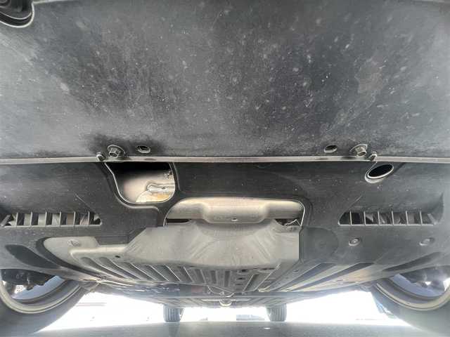 ホンダ レジェンド ハイブリッド EX 秋田県 2015(平27)年 4.6万km グラファイトラスターメタリック ・４WD/・衝突軽減システム/・LEDヘッドライト/・純正HDDナビ（DVD/CD再生可能）/・フルセグ/・マルチビューカメラシステム（全方位カメラ）/・ホンダ純正19インチアルミ（夏タイヤ装着）/・スマートキー/・本革シート/・アイドリングストップ/・プッシュスタート/・コーナーセンサー/・アダプティブクルーズコントロール/・レーンキープアシスト/・オートマチックハイビーム/・ステアリングスイッチ/・電動パーキングブレーキ/・ブレーキホールド機能/・前席パワーシート（メモリー付き）/・前席シートヒーター/前席エアシート/・ドライブレコーダー/・ETC/・ブラインドスポットモニター/・パドルシフト/・サンルーフ/・純正フロアマット/・ドアバイザー/・オートライト/・オートエアコン/・パワーステアリング/・パワーウィンドウ/・横滑り防止/・盗難防止装置/・電動格納ウィンカーミラー/・キーレスエントリー