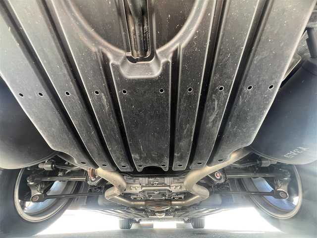 ホンダ レジェンド ハイブリッド EX 秋田県 2015(平27)年 4.6万km グラファイトラスターメタリック ・４WD/・衝突軽減システム/・LEDヘッドライト/・純正HDDナビ（DVD/CD再生可能）/・フルセグ/・マルチビューカメラシステム（全方位カメラ）/・ホンダ純正19インチアルミ（夏タイヤ装着）/・スマートキー/・本革シート/・アイドリングストップ/・プッシュスタート/・コーナーセンサー/・アダプティブクルーズコントロール/・レーンキープアシスト/・オートマチックハイビーム/・ステアリングスイッチ/・電動パーキングブレーキ/・ブレーキホールド機能/・前席パワーシート（メモリー付き）/・前席シートヒーター/前席エアシート/・ドライブレコーダー/・ETC/・ブラインドスポットモニター/・パドルシフト/・サンルーフ/・純正フロアマット/・ドアバイザー/・オートライト/・オートエアコン/・パワーステアリング/・パワーウィンドウ/・横滑り防止/・盗難防止装置/・電動格納ウィンカーミラー/・キーレスエントリー