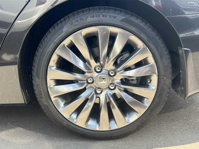 ホンダ レジェンド ハイブリッド EX 秋田県 2015(平27)年 4.6万km グラファイトラスターメタリック ・４WD/・衝突軽減システム/・LEDヘッドライト/・純正HDDナビ（DVD/CD再生可能）/・フルセグ/・マルチビューカメラシステム（全方位カメラ）/・ホンダ純正19インチアルミ（夏タイヤ装着）/・スマートキー/・本革シート/・アイドリングストップ/・プッシュスタート/・コーナーセンサー/・アダプティブクルーズコントロール/・レーンキープアシスト/・オートマチックハイビーム/・ステアリングスイッチ/・電動パーキングブレーキ/・ブレーキホールド機能/・前席パワーシート（メモリー付き）/・前席シートヒーター/前席エアシート/・ドライブレコーダー/・ETC/・ブラインドスポットモニター/・パドルシフト/・サンルーフ/・純正フロアマット/・ドアバイザー/・オートライト/・オートエアコン/・パワーステアリング/・パワーウィンドウ/・横滑り防止/・盗難防止装置/・電動格納ウィンカーミラー/・キーレスエントリー