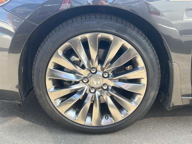 ホンダ レジェンド ハイブリッド EX 秋田県 2015(平27)年 4.6万km グラファイトラスターメタリック ・４WD/・衝突軽減システム/・LEDヘッドライト/・純正HDDナビ（DVD/CD再生可能）/・フルセグ/・マルチビューカメラシステム（全方位カメラ）/・ホンダ純正19インチアルミ（夏タイヤ装着）/・スマートキー/・本革シート/・アイドリングストップ/・プッシュスタート/・コーナーセンサー/・アダプティブクルーズコントロール/・レーンキープアシスト/・オートマチックハイビーム/・ステアリングスイッチ/・電動パーキングブレーキ/・ブレーキホールド機能/・前席パワーシート（メモリー付き）/・前席シートヒーター/前席エアシート/・ドライブレコーダー/・ETC/・ブラインドスポットモニター/・パドルシフト/・サンルーフ/・純正フロアマット/・ドアバイザー/・オートライト/・オートエアコン/・パワーステアリング/・パワーウィンドウ/・横滑り防止/・盗難防止装置/・電動格納ウィンカーミラー/・キーレスエントリー