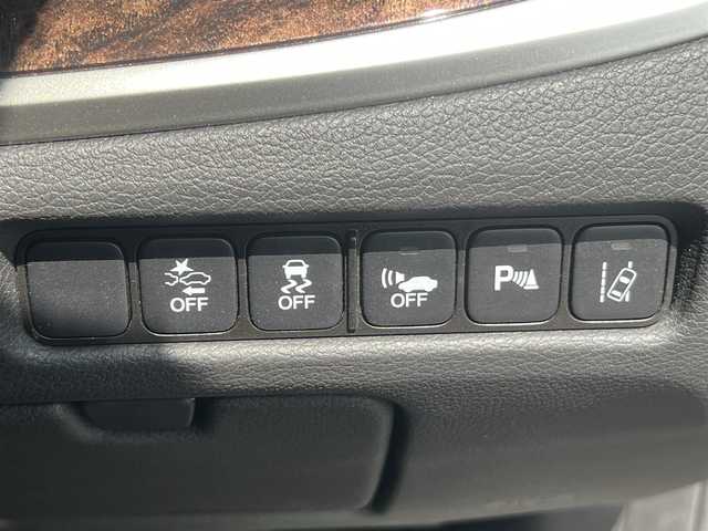 ホンダ レジェンド ハイブリッド EX 秋田県 2015(平27)年 4.6万km グラファイトラスターメタリック ・４WD/・衝突軽減システム/・LEDヘッドライト/・純正HDDナビ（DVD/CD再生可能）/・フルセグ/・マルチビューカメラシステム（全方位カメラ）/・ホンダ純正19インチアルミ（夏タイヤ装着）/・スマートキー/・本革シート/・アイドリングストップ/・プッシュスタート/・コーナーセンサー/・アダプティブクルーズコントロール/・レーンキープアシスト/・オートマチックハイビーム/・ステアリングスイッチ/・電動パーキングブレーキ/・ブレーキホールド機能/・前席パワーシート（メモリー付き）/・前席シートヒーター/前席エアシート/・ドライブレコーダー/・ETC/・ブラインドスポットモニター/・パドルシフト/・サンルーフ/・純正フロアマット/・ドアバイザー/・オートライト/・オートエアコン/・パワーステアリング/・パワーウィンドウ/・横滑り防止/・盗難防止装置/・電動格納ウィンカーミラー/・キーレスエントリー