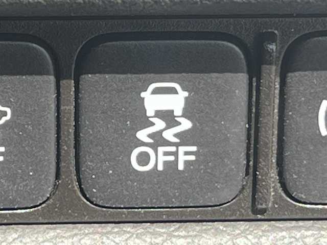 ホンダ レジェンド ハイブリッド EX 秋田県 2015(平27)年 4.6万km グラファイトラスターメタリック ・４WD/・衝突軽減システム/・LEDヘッドライト/・純正HDDナビ（DVD/CD再生可能）/・フルセグ/・マルチビューカメラシステム（全方位カメラ）/・ホンダ純正19インチアルミ（夏タイヤ装着）/・スマートキー/・本革シート/・アイドリングストップ/・プッシュスタート/・コーナーセンサー/・アダプティブクルーズコントロール/・レーンキープアシスト/・オートマチックハイビーム/・ステアリングスイッチ/・電動パーキングブレーキ/・ブレーキホールド機能/・前席パワーシート（メモリー付き）/・前席シートヒーター/前席エアシート/・ドライブレコーダー/・ETC/・ブラインドスポットモニター/・パドルシフト/・サンルーフ/・純正フロアマット/・ドアバイザー/・オートライト/・オートエアコン/・パワーステアリング/・パワーウィンドウ/・横滑り防止/・盗難防止装置/・電動格納ウィンカーミラー/・キーレスエントリー