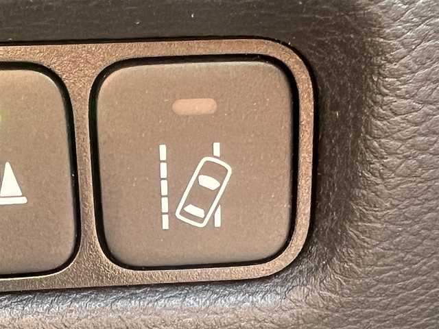 ホンダ レジェンド ハイブリッド EX 秋田県 2015(平27)年 4.6万km グラファイトラスターメタリック ・４WD/・衝突軽減システム/・LEDヘッドライト/・純正HDDナビ（DVD/CD再生可能）/・フルセグ/・マルチビューカメラシステム（全方位カメラ）/・ホンダ純正19インチアルミ（夏タイヤ装着）/・スマートキー/・本革シート/・アイドリングストップ/・プッシュスタート/・コーナーセンサー/・アダプティブクルーズコントロール/・レーンキープアシスト/・オートマチックハイビーム/・ステアリングスイッチ/・電動パーキングブレーキ/・ブレーキホールド機能/・前席パワーシート（メモリー付き）/・前席シートヒーター/前席エアシート/・ドライブレコーダー/・ETC/・ブラインドスポットモニター/・パドルシフト/・サンルーフ/・純正フロアマット/・ドアバイザー/・オートライト/・オートエアコン/・パワーステアリング/・パワーウィンドウ/・横滑り防止/・盗難防止装置/・電動格納ウィンカーミラー/・キーレスエントリー