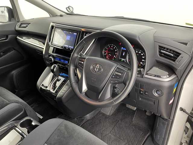 トヨタ アルファード S Aパッケージ 福岡県 2019(令1)年 5.4万km ホワイトパールクリスタルシャイン サンルーフ　/純正９型ナビ　/バックカメラ　/ビルトインＥＴＣ２．０　/前後ドラレコ　/レーダークルコン　/コーナーセンサー　/衝突被害軽減　/レーンキープ　/ＰＫＳＢ　/ＭＴモード付き　/両側電動スライドドア　/Ｗエアコン　/純正１８インチＡＷ
