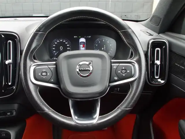 ボルボ ＸＣ４０ B4 AWD Rデザイン 埼玉県 2020(令2)年 5.2万km グレー ブラックハーフレザーシート /アダプティブクルーズコントロール /インテリS /パノラマガラスSR /harman/kardon /CarPlay /ブラインドスポットモニター /全方囲カメラ /純正ナビ /ドラレコ /ETC /フルセグTV /ワイヤレス充電
