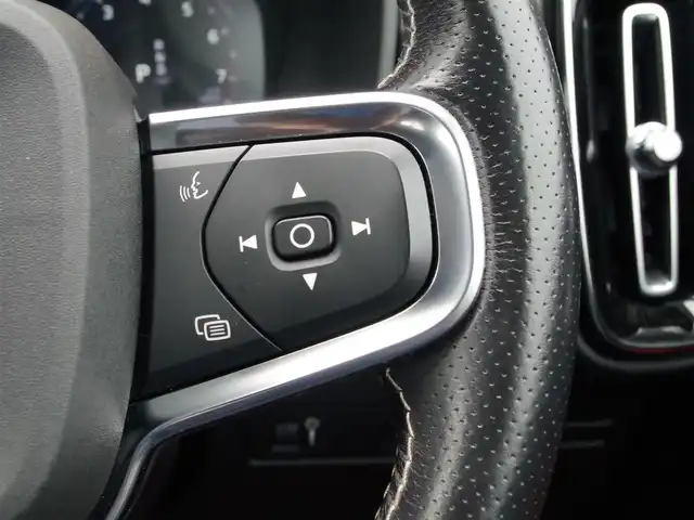 ボルボ ＸＣ４０ B4 AWD Rデザイン 埼玉県 2020(令2)年 5.2万km グレー ブラックハーフレザーシート /アダプティブクルーズコントロール /インテリS /パノラマガラスSR /harman/kardon /CarPlay /ブラインドスポットモニター /全方囲カメラ /純正ナビ /ドラレコ /ETC /フルセグTV /ワイヤレス充電