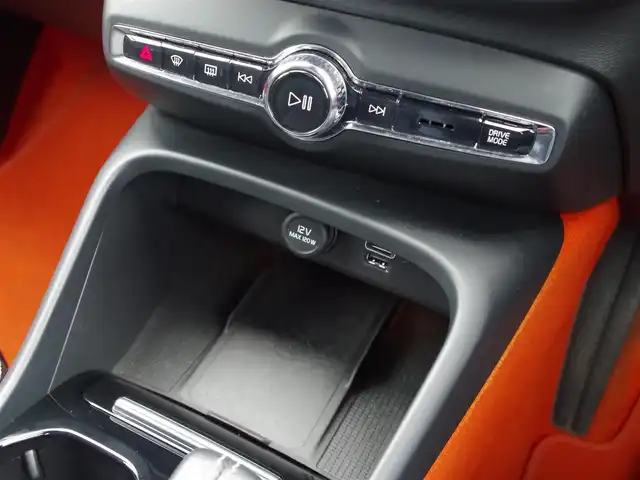 ボルボ ＸＣ４０ B4 AWD Rデザイン 埼玉県 2020(令2)年 5.2万km グレー ブラックハーフレザーシート /アダプティブクルーズコントロール /インテリS /パノラマガラスSR /harman/kardon /CarPlay /ブラインドスポットモニター /全方囲カメラ /純正ナビ /ドラレコ /ETC /フルセグTV /ワイヤレス充電