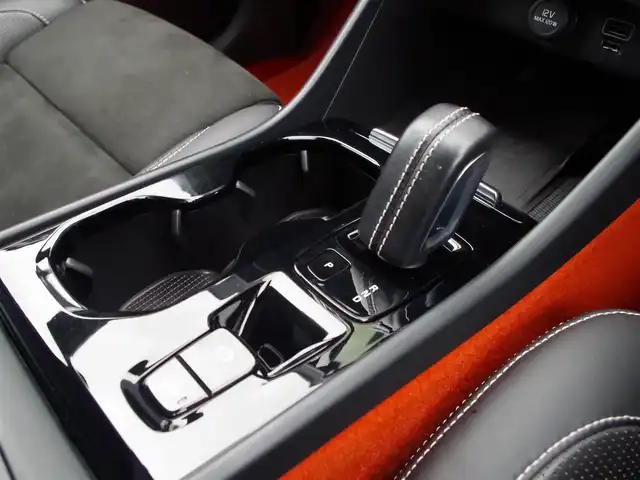ボルボ ＸＣ４０ B4 AWD Rデザイン 埼玉県 2020(令2)年 5.2万km グレー ブラックハーフレザーシート /アダプティブクルーズコントロール /インテリS /パノラマガラスSR /harman/kardon /CarPlay /ブラインドスポットモニター /全方囲カメラ /純正ナビ /ドラレコ /ETC /フルセグTV /ワイヤレス充電