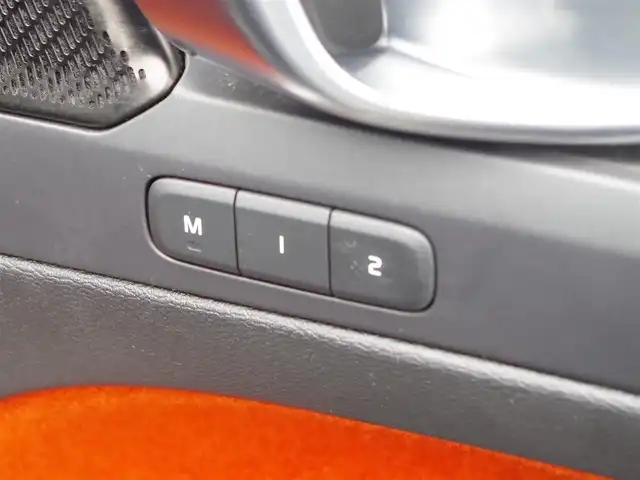 ボルボ ＸＣ４０ B4 AWD Rデザイン 埼玉県 2020(令2)年 5.2万km グレー ブラックハーフレザーシート /アダプティブクルーズコントロール /インテリS /パノラマガラスSR /harman/kardon /CarPlay /ブラインドスポットモニター /全方囲カメラ /純正ナビ /ドラレコ /ETC /フルセグTV /ワイヤレス充電