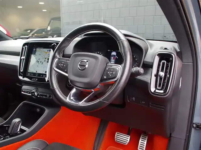 ボルボ ＸＣ４０ B4 AWD Rデザイン 埼玉県 2020(令2)年 5.2万km グレー ブラックハーフレザーシート /アダプティブクルーズコントロール /インテリS /パノラマガラスSR /harman/kardon /CarPlay /ブラインドスポットモニター /全方囲カメラ /純正ナビ /ドラレコ /ETC /フルセグTV /ワイヤレス充電