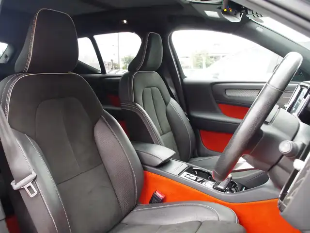 ボルボ ＸＣ４０ B4 AWD Rデザイン 埼玉県 2020(令2)年 5.2万km グレー ブラックハーフレザーシート /アダプティブクルーズコントロール /インテリS /パノラマガラスSR /harman/kardon /CarPlay /ブラインドスポットモニター /全方囲カメラ /純正ナビ /ドラレコ /ETC /フルセグTV /ワイヤレス充電