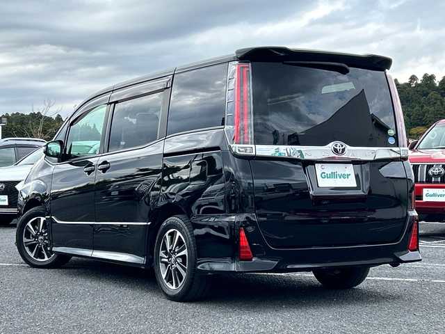 トヨタ ノア Si 千葉県 2018(平30)年 6.6万km ブラック ９型ナビＮＳＺＴ－Ｙ６８Ｔ　バックカメラ　ＥＴＣ　純正ドラレコ　Ｂｔ　フリップダウンモニター　ＣＤ　ＵＳＢ　フルセグＴＶ　クルーズコントロール　両側パワースライドドア　純正１６AW　セーフティセンス