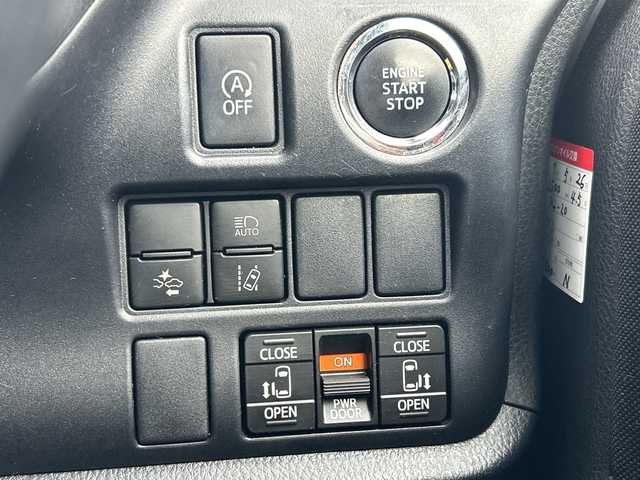 トヨタ ノア Si 千葉県 2018(平30)年 6.6万km ブラック ９型ナビＮＳＺＴ－Ｙ６８Ｔ　バックカメラ　ＥＴＣ　純正ドラレコ　Ｂｔ　フリップダウンモニター　ＣＤ　ＵＳＢ　フルセグＴＶ　クルーズコントロール　両側パワースライドドア　純正１６AW　セーフティセンス