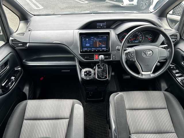 トヨタ ノア Si 千葉県 2018(平30)年 6.6万km ブラック ９型ナビＮＳＺＴ－Ｙ６８Ｔ　バックカメラ　ＥＴＣ　純正ドラレコ　Ｂｔ　フリップダウンモニター　ＣＤ　ＵＳＢ　フルセグＴＶ　クルーズコントロール　両側パワースライドドア　純正１６AW　セーフティセンス