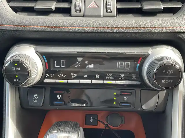 トヨタ ＲＡＶ４ アドベンチャー 滋賀県 2022(令4)年 4.4万km グレーメタリック 純正ディスプレイオーディオ/(Bluetooth/フルセグ)/トヨタセーフティーセンス/・プリクラッシュセーフティ/・レーンキープアシスト/・レーダークルーズコントロール/・ブラインドスポットモニター/・標識認識/・先行車発進告知/・Autoハイビーム/LEDオートライト/フォグ/バックカメラ/レザーシート/D席メモリ付きパワーシート/シートヒーター/ベンチレーション/ステアリングヒーター/電動パーキング/ブレーキホールド/電動格納ミラー/ビルトインETC/ダウンヒルアシスト/USB