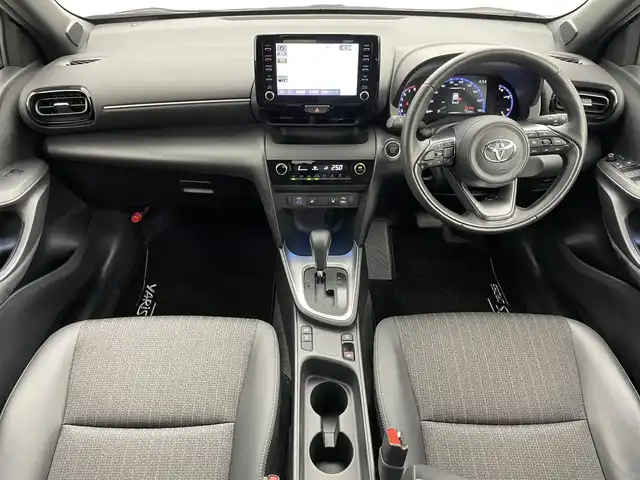 トヨタ ヤリスクロス Z 岡山県 2023(令5)年 1.7万km プラチナホワイトパールマイカ 純正8インチディスプレイオーディオ/（TV/USB/CarPlay...）/衝突軽減ブレーキ/オートブレーキホールド/プッシュスタート/コーナーセンサー/パワーシート/パワーステアリング/バックカメラ/パワーステアリング/パワーバックドア