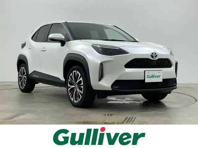 トヨタ ヤリスクロス Z 岡山県 2023(令5)年 1.7万km プラチナホワイトパールマイカ 純正8インチディスプレイオーディオ/（TV/USB/CarPlay...）/衝突軽減ブレーキ/オートブレーキホールド/プッシュスタート/コーナーセンサー/パワーシート/パワーステアリング/バックカメラ/パワーステアリング/パワーバックドア