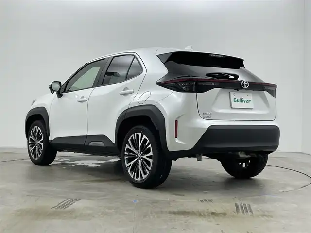 トヨタ ヤリスクロス Z 岡山県 2023(令5)年 1.7万km プラチナホワイトパールマイカ 純正8インチディスプレイオーディオ/（TV/USB/CarPlay...）/衝突軽減ブレーキ/オートブレーキホールド/プッシュスタート/コーナーセンサー/パワーシート/パワーステアリング/バックカメラ/パワーステアリング/パワーバックドア