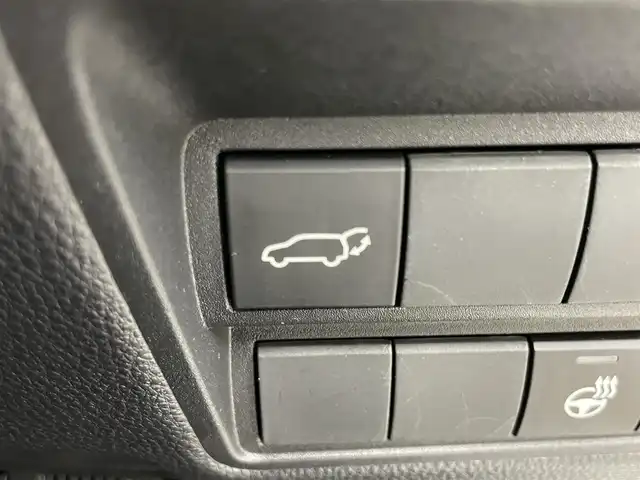 トヨタ ヤリスクロス Z 岡山県 2023(令5)年 1.7万km プラチナホワイトパールマイカ 純正8インチディスプレイオーディオ/（TV/USB/CarPlay...）/衝突軽減ブレーキ/オートブレーキホールド/プッシュスタート/コーナーセンサー/パワーシート/パワーステアリング/バックカメラ/パワーステアリング/パワーバックドア