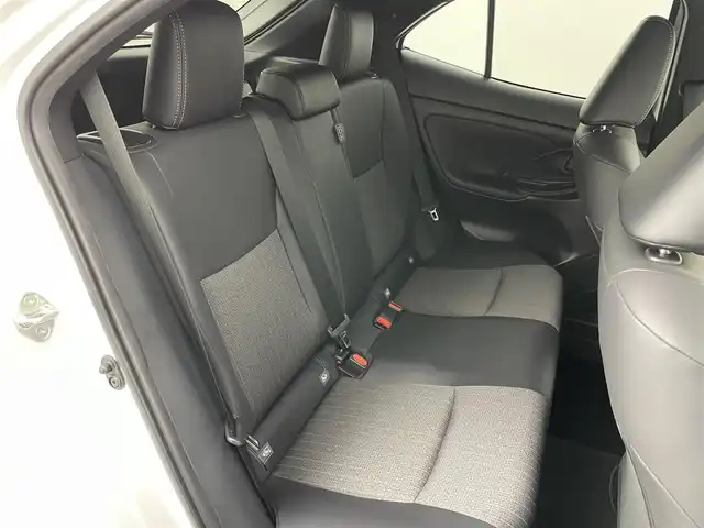 トヨタ ヤリスクロス Z 岡山県 2023(令5)年 1.7万km プラチナホワイトパールマイカ 純正8インチディスプレイオーディオ/（TV/USB/CarPlay...）/衝突軽減ブレーキ/オートブレーキホールド/プッシュスタート/コーナーセンサー/パワーシート/パワーステアリング/バックカメラ/パワーステアリング/パワーバックドア