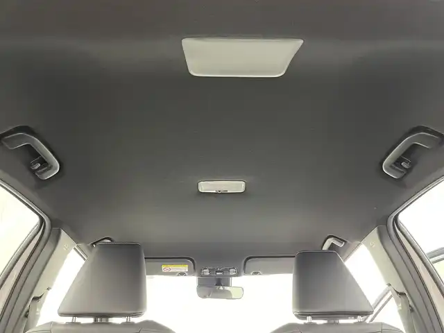 トヨタ ヤリスクロス Z 岡山県 2023(令5)年 1.7万km プラチナホワイトパールマイカ 純正8インチディスプレイオーディオ/（TV/USB/CarPlay...）/衝突軽減ブレーキ/オートブレーキホールド/プッシュスタート/コーナーセンサー/パワーシート/パワーステアリング/バックカメラ/パワーステアリング/パワーバックドア