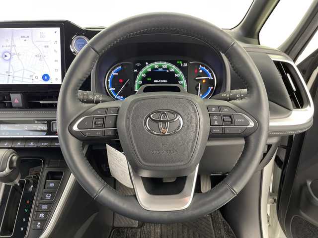 トヨタ ノア ハイブリッド S－Z 愛知県 2022(令4)年 4.1万km ホワイトパールクリスタルシャイン 禁煙車/ワンオーナー/純正10.5インチディスプレイオーディオ（コネクティッドナビ対応）/快適パッケージhigh/バックカメラ/両側パワースライドドア/レーダークルーズコントロール/全席シータヒーター/ステアリングヒーター/トヨタセーフティセンス/プリクラッシュセーフティ〔PCS〕/レーントレーシングアシスト〔LTA〕/アダプティブハイビームシステム〔AHS〕/ブラインドスポットモニター〔BSM〕/クリアランスソナー/ハーフレザーシート/オットマン/LEDヘッドライト/オートハイビーム/純正17AW/純正フロアマット/プッシュスタート/スマートキー/スペアキー