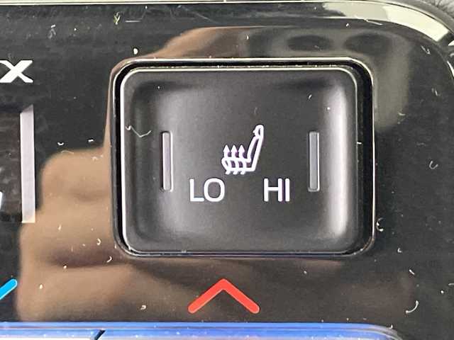 トヨタ ノア ハイブリッド S－Z 愛知県 2022(令4)年 4.1万km ホワイトパールクリスタルシャイン 禁煙車/ワンオーナー/純正10.5インチディスプレイオーディオ（コネクティッドナビ対応）/快適パッケージhigh/バックカメラ/両側パワースライドドア/レーダークルーズコントロール/全席シータヒーター/ステアリングヒーター/トヨタセーフティセンス/プリクラッシュセーフティ〔PCS〕/レーントレーシングアシスト〔LTA〕/アダプティブハイビームシステム〔AHS〕/ブラインドスポットモニター〔BSM〕/クリアランスソナー/ハーフレザーシート/オットマン/LEDヘッドライト/オートハイビーム/純正17AW/純正フロアマット/プッシュスタート/スマートキー/スペアキー