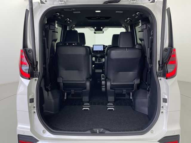 トヨタ ノア ハイブリッド S－Z 愛知県 2022(令4)年 4.1万km ホワイトパールクリスタルシャイン 禁煙車/ワンオーナー/純正10.5インチディスプレイオーディオ（コネクティッドナビ対応）/快適パッケージhigh/バックカメラ/両側パワースライドドア/レーダークルーズコントロール/全席シータヒーター/ステアリングヒーター/トヨタセーフティセンス/プリクラッシュセーフティ〔PCS〕/レーントレーシングアシスト〔LTA〕/アダプティブハイビームシステム〔AHS〕/ブラインドスポットモニター〔BSM〕/クリアランスソナー/ハーフレザーシート/オットマン/LEDヘッドライト/オートハイビーム/純正17AW/純正フロアマット/プッシュスタート/スマートキー/スペアキー