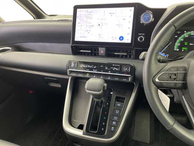 トヨタ ノア ハイブリッド S－Z 愛知県 2022(令4)年 4.1万km ホワイトパールクリスタルシャイン 禁煙車/ワンオーナー/純正10.5インチディスプレイオーディオ（コネクティッドナビ対応）/快適パッケージhigh/バックカメラ/両側パワースライドドア/レーダークルーズコントロール/全席シータヒーター/ステアリングヒーター/トヨタセーフティセンス/プリクラッシュセーフティ〔PCS〕/レーントレーシングアシスト〔LTA〕/アダプティブハイビームシステム〔AHS〕/ブラインドスポットモニター〔BSM〕/クリアランスソナー/ハーフレザーシート/オットマン/LEDヘッドライト/オートハイビーム/純正17AW/純正フロアマット/プッシュスタート/スマートキー/スペアキー