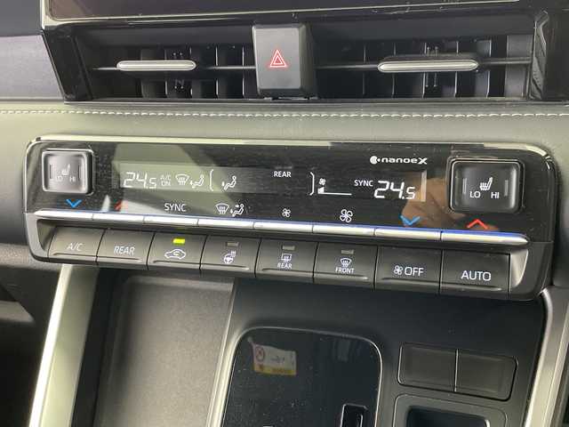 トヨタ ノア ハイブリッド S－Z 愛知県 2022(令4)年 4.1万km ホワイトパールクリスタルシャイン 禁煙車/ワンオーナー/純正10.5インチディスプレイオーディオ（コネクティッドナビ対応）/快適パッケージhigh/バックカメラ/両側パワースライドドア/レーダークルーズコントロール/全席シータヒーター/ステアリングヒーター/トヨタセーフティセンス/プリクラッシュセーフティ〔PCS〕/レーントレーシングアシスト〔LTA〕/アダプティブハイビームシステム〔AHS〕/ブラインドスポットモニター〔BSM〕/クリアランスソナー/ハーフレザーシート/オットマン/LEDヘッドライト/オートハイビーム/純正17AW/純正フロアマット/プッシュスタート/スマートキー/スペアキー