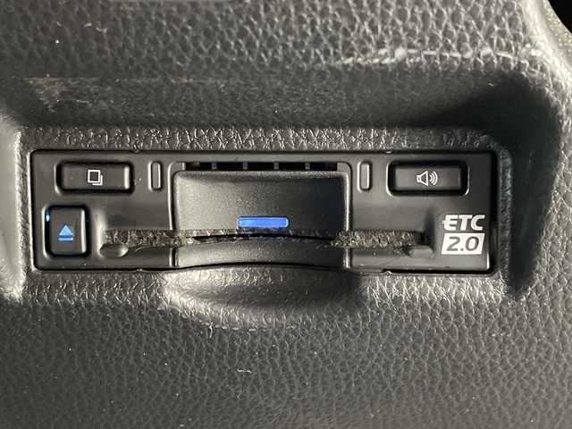 トヨタ ノア ハイブリッド S－Z 愛知県 2022(令4)年 4.1万km ホワイトパールクリスタルシャイン 禁煙車/ワンオーナー/純正10.5インチディスプレイオーディオ（コネクティッドナビ対応）/快適パッケージhigh/バックカメラ/両側パワースライドドア/レーダークルーズコントロール/全席シータヒーター/ステアリングヒーター/トヨタセーフティセンス/プリクラッシュセーフティ〔PCS〕/レーントレーシングアシスト〔LTA〕/アダプティブハイビームシステム〔AHS〕/ブラインドスポットモニター〔BSM〕/クリアランスソナー/ハーフレザーシート/オットマン/LEDヘッドライト/オートハイビーム/純正17AW/純正フロアマット/プッシュスタート/スマートキー/スペアキー