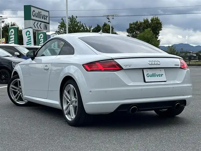 アウディ ＴＴクーペ 2．0 TFSI クワトロ 奈良県 2016(平28)年 6.1万km グレイシアホワイトメタリック 純正ナビ/（フルセグ/BT/CD)/クルーズコントロール/バックカメラ/パドルシフト/コーナーセンサー/衝突軽減システム/レーンキープアシスト/パーキングアシスト/前席パワーシート/オートライト/前後ドライブレコーダー/ETC/純正18インチAW/保証書/取り扱い説明書/スペアキーX1