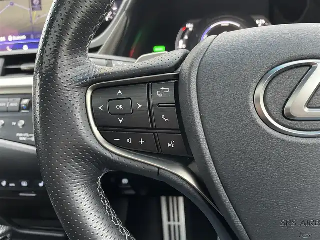 レクサス ＥＳ 300h Fスポーツ 熊本県 2019(平31)年 4.2万km グラファイトブラックガラスフレーク サンルーフ/革シート/衝突軽減ブレーキ/プッシュスタート/純正ナビ/（CD・DVD・フルセグTV・BTオーディオ・SD）/バックカメラ/ビルトインETC/前後ドライブレコーダー/純正19インチAW/レーダークルーズ/パドルシフト/前席パワーシート・右前席シートメモリー/前席シートヒーター・エアーシート/LEDヘッドライト/オートライト/フォグライト/電動リアサンシェード/前後コーナーセンサー/横滑り防止装置/ウィンカーミラー/純正フロアマット/新車保証書/取扱説明書/スマートスペアキー×1本/カード型キー×1本