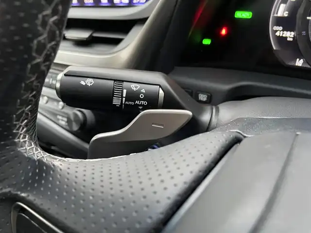 レクサス ＥＳ 300h Fスポーツ 熊本県 2019(平31)年 4.2万km グラファイトブラックガラスフレーク サンルーフ/革シート/衝突軽減ブレーキ/プッシュスタート/純正ナビ/（CD・DVD・フルセグTV・BTオーディオ・SD）/バックカメラ/ビルトインETC/前後ドライブレコーダー/純正19インチAW/レーダークルーズ/パドルシフト/前席パワーシート・右前席シートメモリー/前席シートヒーター・エアーシート/LEDヘッドライト/オートライト/フォグライト/電動リアサンシェード/前後コーナーセンサー/横滑り防止装置/ウィンカーミラー/純正フロアマット/新車保証書/取扱説明書/スマートスペアキー×1本/カード型キー×1本