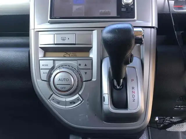 ホンダ ゼスト スパーク W 福岡県 2011(平23)年 10.7万km プレミアムホワイトパール 純正ナビ【VXM-118VS】/　ワンセグTV/CD/DVD/バックカメラ/ウィンカーミラー/ドアバイザー/純正フロアマット/社外15インチアルミホイール/柿本マフラー/保証書/取扱説明書