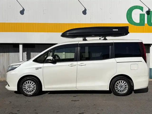 トヨタ ノア ハイブリッド G 三重県 2017(平29)年 12万km ホワイトパールクリスタルシャイン ワンオーナー/Toyota Safety Sense C/　・プリクラッシュセーフティシステム/　・レーンディパーチャーアラート/　・オートマチックハイビーム/アルパインナビ/　・Bluetooth/　・フルセグTV/　・SD録音/　・DVD/CD再生/ベットキット/ルーフキャリー/両側ワンタッチパワースライドドア/スマートキーx２/プッシュスタート/クルーズコントロール/D/N席シートヒーター/LEDヘッドライト/LEDフォグ/オートライト/オートリトラクタブルミラー/ウィンカーミラー/革巻きステアリング/ステアリングスイッチ/ドライブレコーダー/ビルトインETC/ドアバイザー/サイド/カーテン/ニーエアバック