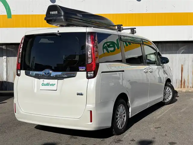 トヨタ ノア ハイブリッド G 三重県 2017(平29)年 12万km ホワイトパールクリスタルシャイン ワンオーナー/Toyota Safety Sense C/　・プリクラッシュセーフティシステム/　・レーンディパーチャーアラート/　・オートマチックハイビーム/アルパインナビ/　・Bluetooth/　・フルセグTV/　・SD録音/　・DVD/CD再生/ベットキット/ルーフキャリー/両側ワンタッチパワースライドドア/スマートキーx２/プッシュスタート/クルーズコントロール/D/N席シートヒーター/LEDヘッドライト/LEDフォグ/オートライト/オートリトラクタブルミラー/ウィンカーミラー/革巻きステアリング/ステアリングスイッチ/ドライブレコーダー/ビルトインETC/ドアバイザー/サイド/カーテン/ニーエアバック