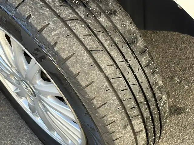 トヨタ ノア ハイブリッド G 三重県 2017(平29)年 12万km ホワイトパールクリスタルシャイン ワンオーナー/Toyota Safety Sense C/　・プリクラッシュセーフティシステム/　・レーンディパーチャーアラート/　・オートマチックハイビーム/アルパインナビ/　・Bluetooth/　・フルセグTV/　・SD録音/　・DVD/CD再生/ベットキット/ルーフキャリー/両側ワンタッチパワースライドドア/スマートキーx２/プッシュスタート/クルーズコントロール/D/N席シートヒーター/LEDヘッドライト/LEDフォグ/オートライト/オートリトラクタブルミラー/ウィンカーミラー/革巻きステアリング/ステアリングスイッチ/ドライブレコーダー/ビルトインETC/ドアバイザー/サイド/カーテン/ニーエアバック